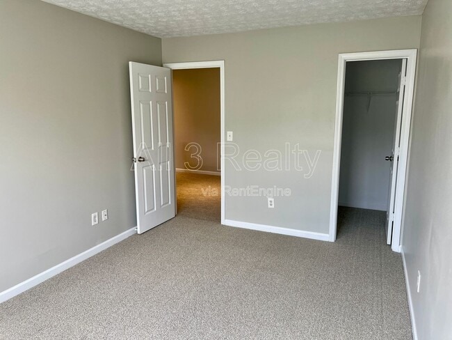 Building Photo - 225 Forrest Ln