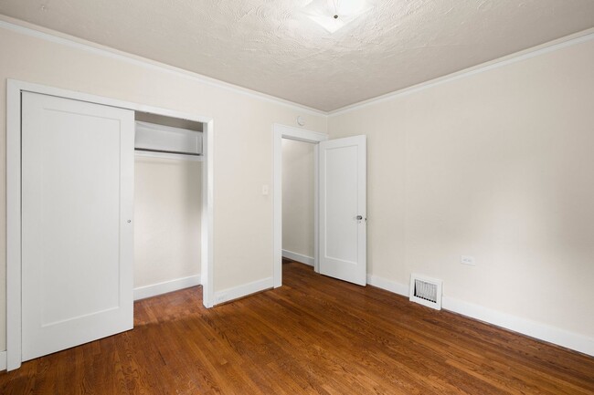 Building Photo - 2 bedroom 1 bath with full basement in Sellwood!