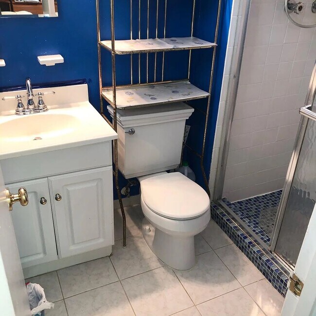 Building Photo - Regency Estates 5 BR 3 BA