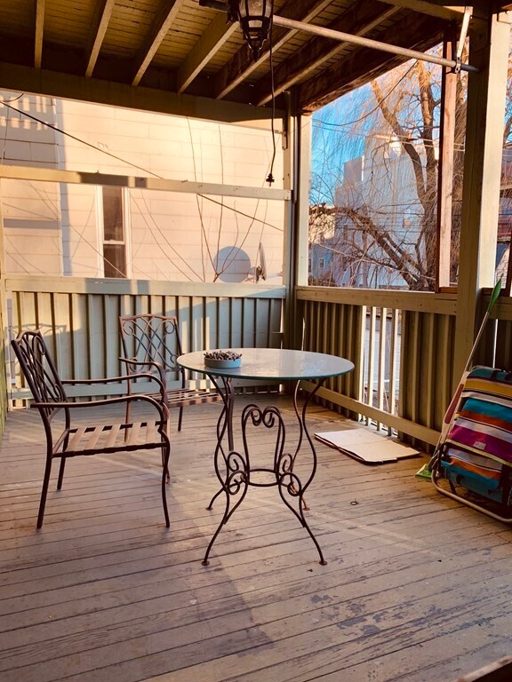 Building Photo - 20 Howell St