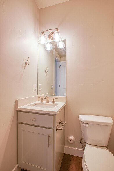 Building Photo - 602 E Fort Union Blvd