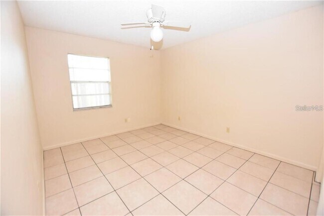 Building Photo - 1426 E Fern Rd