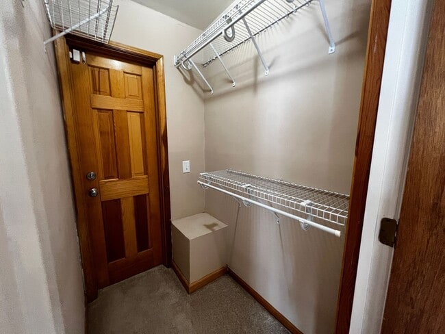 Building Photo - 3-Bed 2-Bath in Town with 3-Car Garage!