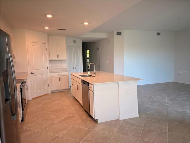 Building Photo - 14231 Heritage Landing Blvd