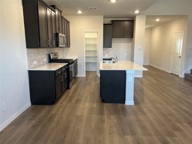 Building Photo - 10517 Breezeway Dr