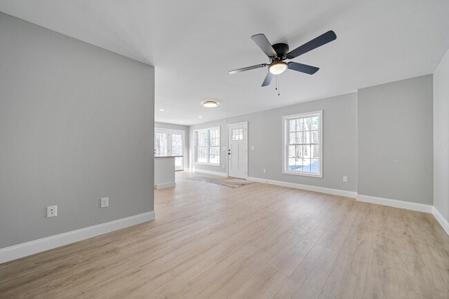 Building Photo - 142 S Main St