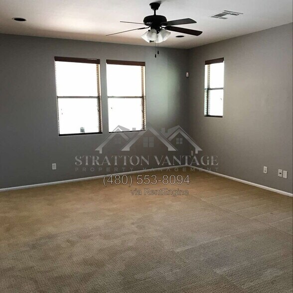 Building Photo - 1068 S Hawk Ln