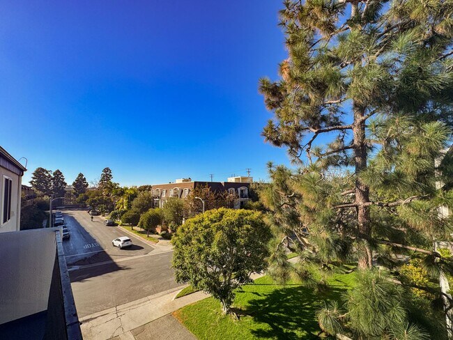 Building Photo - 2bd 2ba in a Great Community of Playa Vista