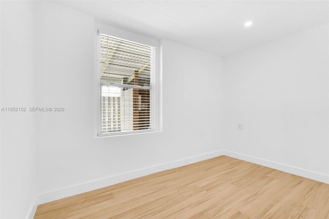 Building Photo - 2419 Coolidge St