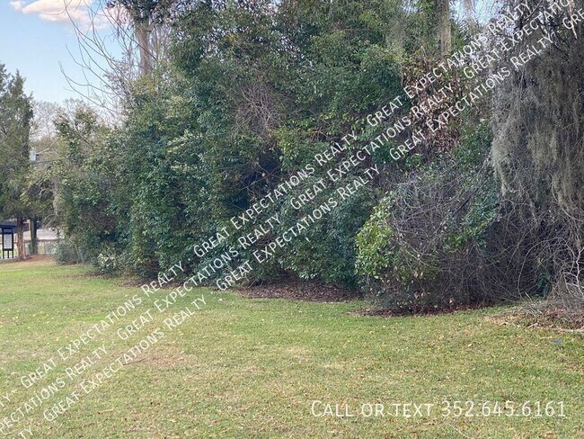 Building Photo - 5846 SE Drew Rd