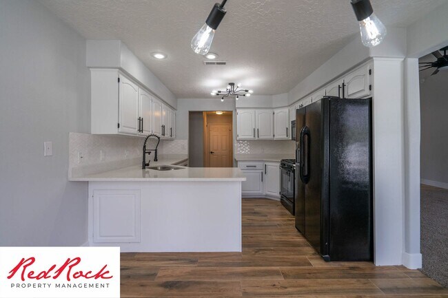 Building Photo - 3 Bedroom Home With 2 Car Garage In St. George