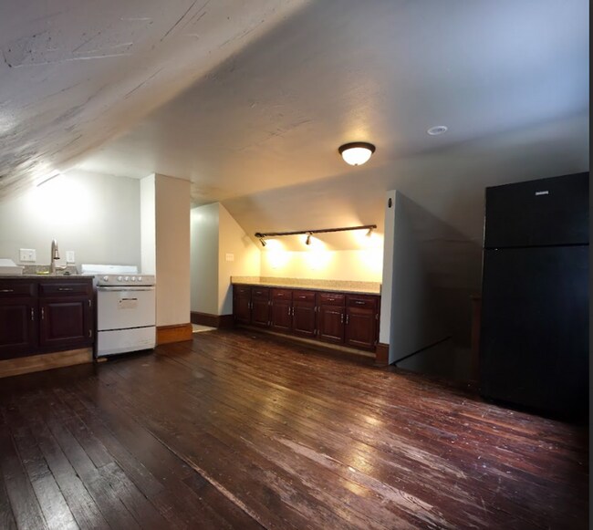 Building Photo - 1447 Rosewood Ave