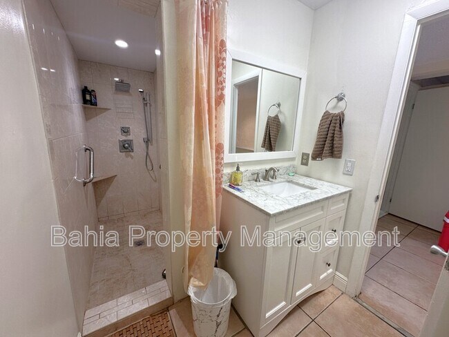 Building Photo - 3730 Alcantara Ave