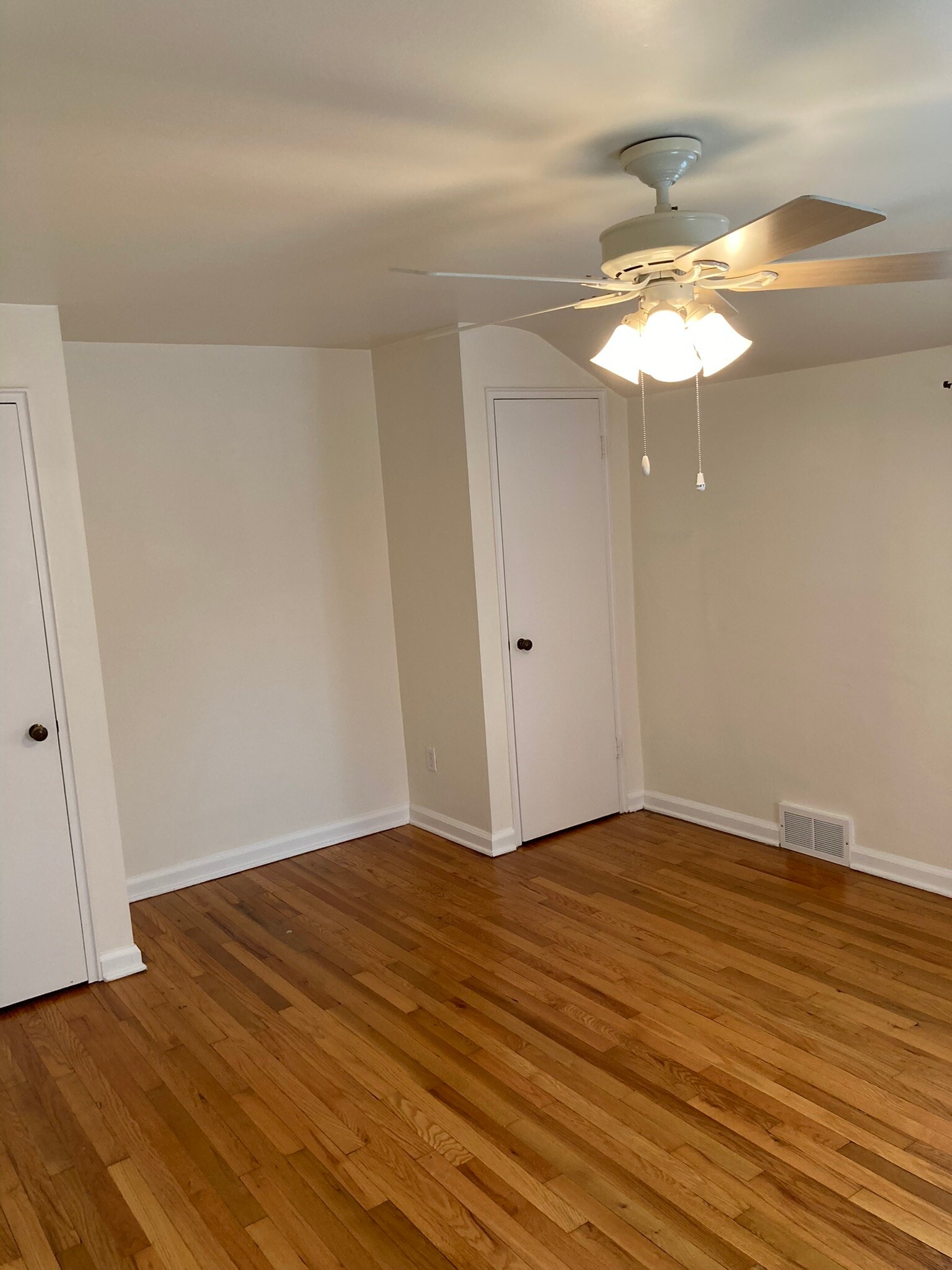 Building Photo - 709 Vallevista Ave