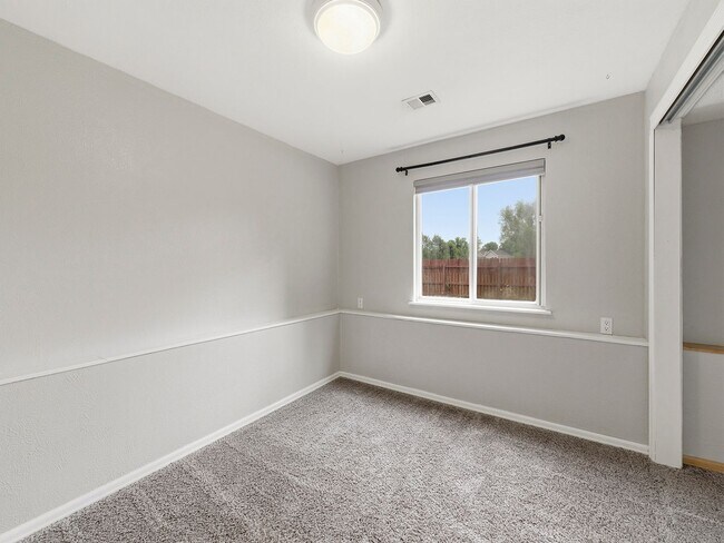 Building Photo - 3106 Sharps St