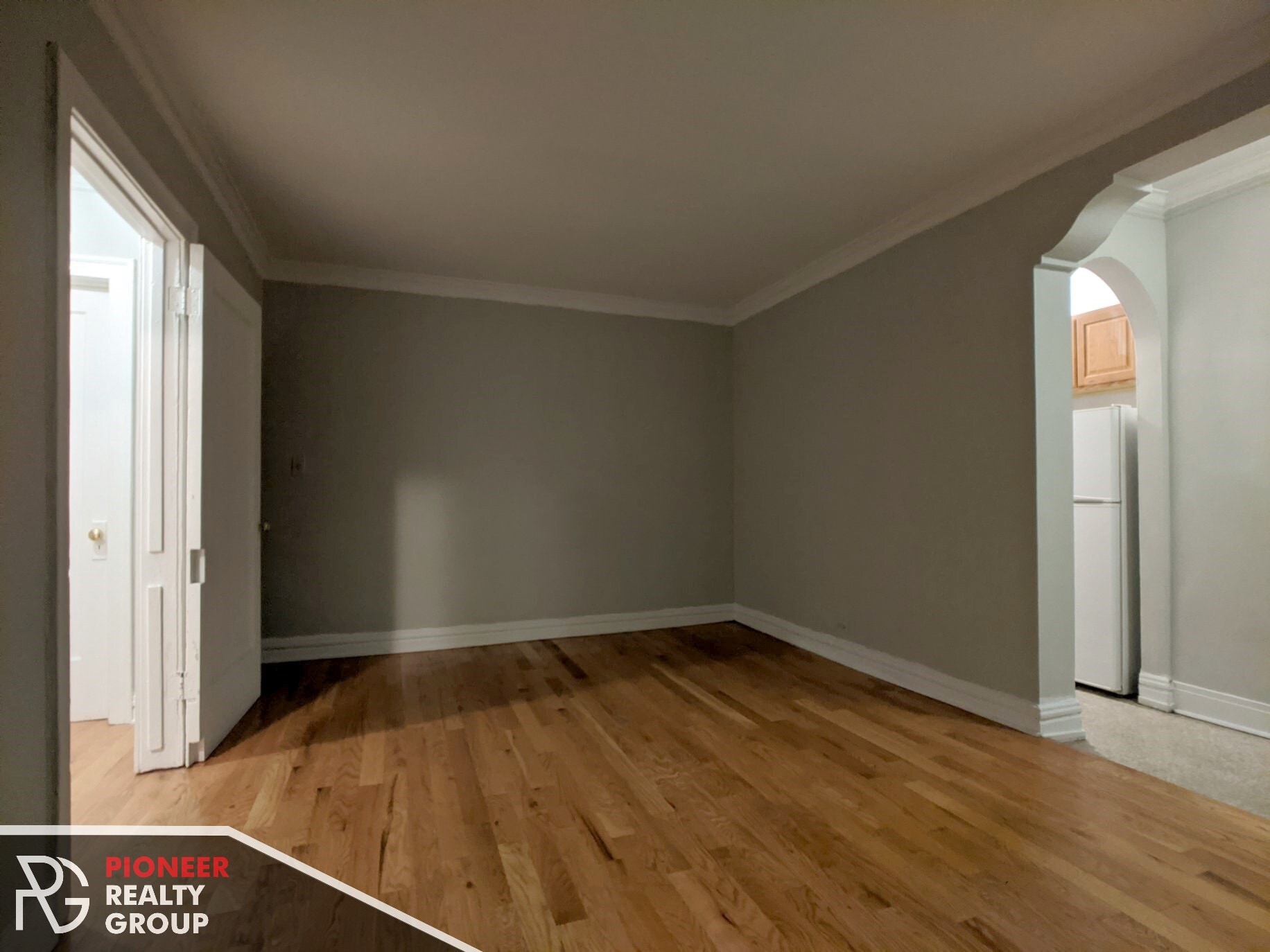 Building Photo - 429 W Roscoe St