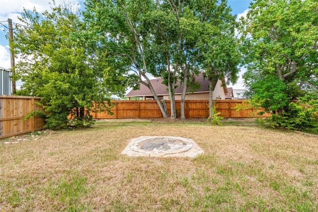 Building Photo - 727 Park Dr