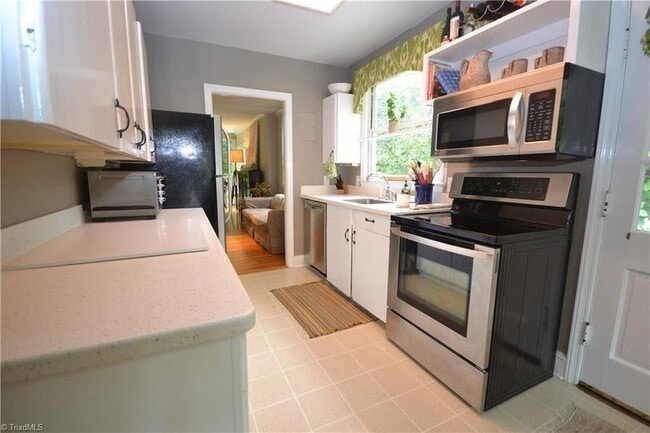 Building Photo - Kirkwood stunner with 3BR and fabulous yard!