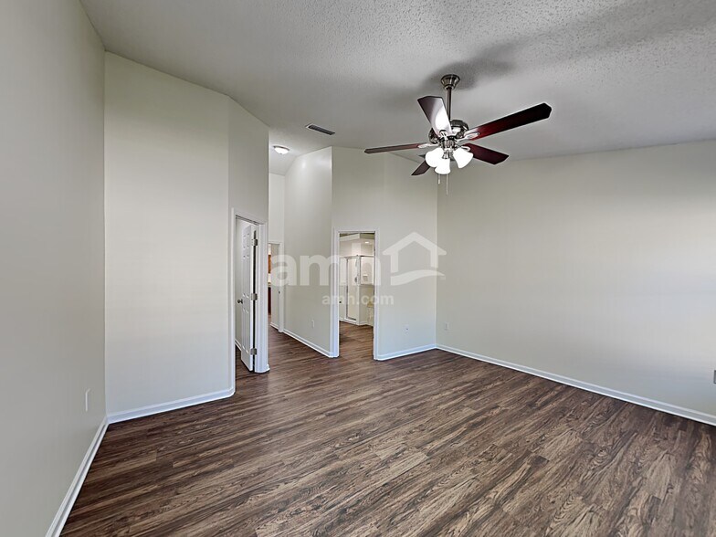 Building Photo - 14213 Fish Eagle Dr E