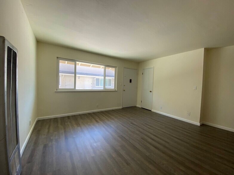 Building Photo - 1737 Noranda Dr