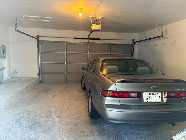 Building Photo - 12800 Briar Forest Dr