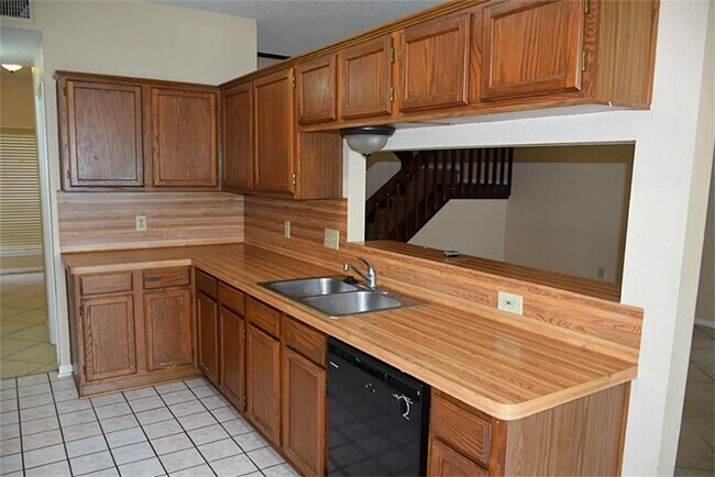 Building Photo - 4718 Sunshine Dr
