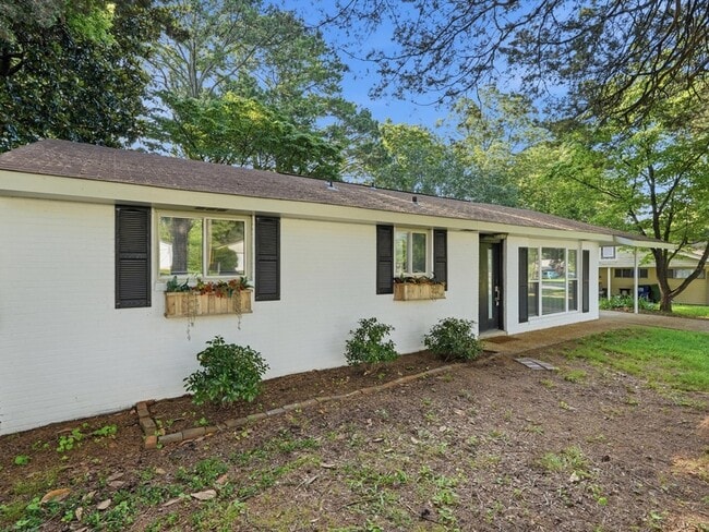 Building Photo - 308 Harolds Dr NW