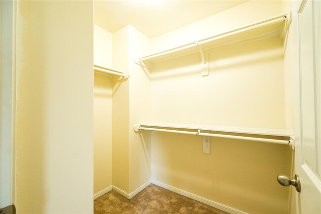 Building Photo - 6038 Wesley Manor Ct