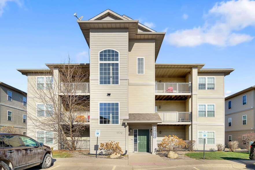 Building Photo - Eagles Crest Apartments