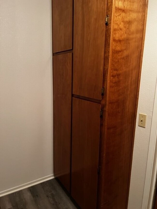 Building Photo - 600 Tuohy St