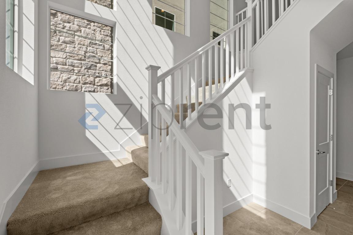 Building Photo - Unit