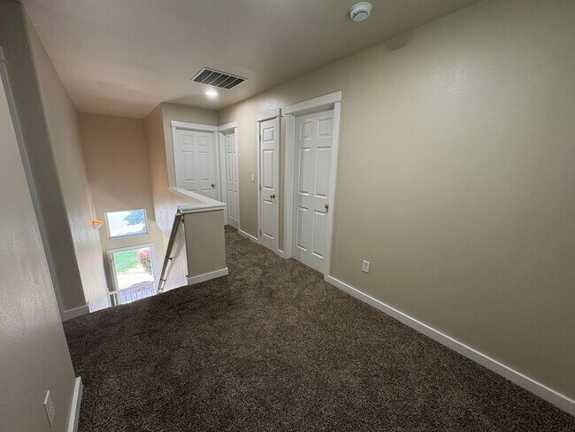 Building Photo - 2509-2509 SW Cascade Mountain Ln