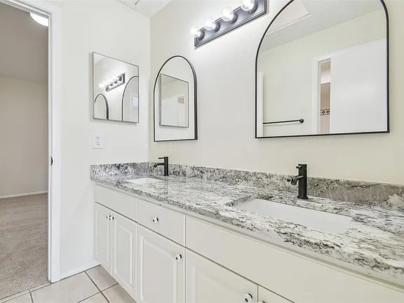 Building Photo - 9473 N Forest Hills Pl