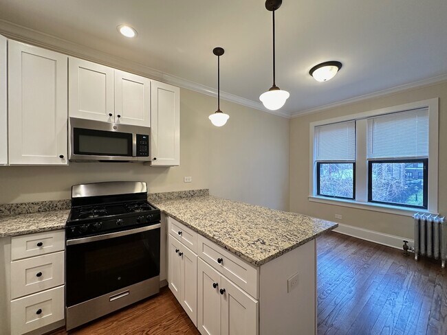 Building Photo - 1364 E 52nd St