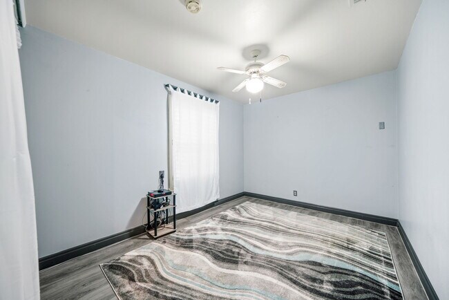 Building Photo - 6022 Castle Vw Dr