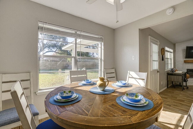 Building Photo - 8020 Botany Ln