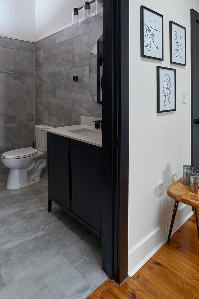 Building Photo - 403 E 33rd St