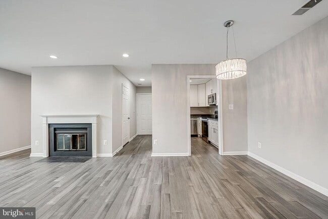 Building Photo - 2815 Lee Oaks Ct