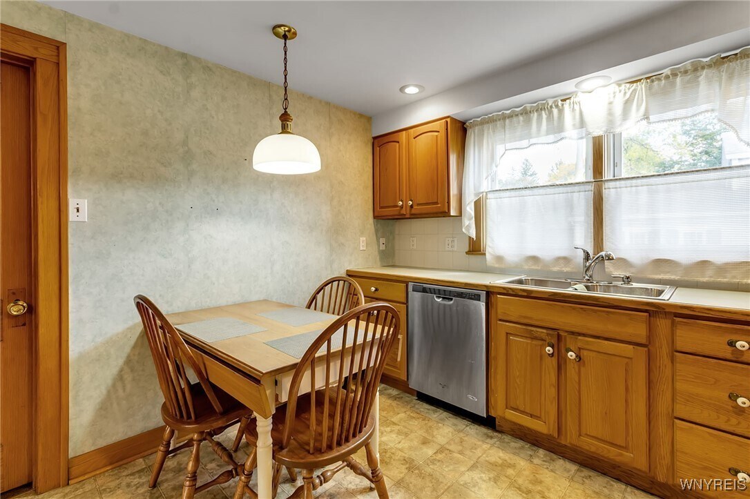 Building Photo - 5232 Genesee St