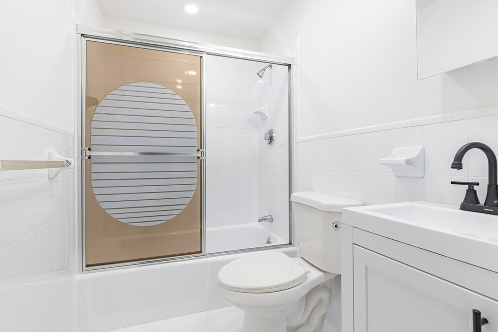 Building Photo - 595 E 5th St