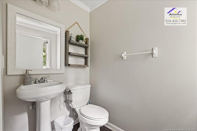 Building Photo - 743 Rustland Dr