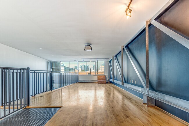 Building Photo - 1312 Live Oak St