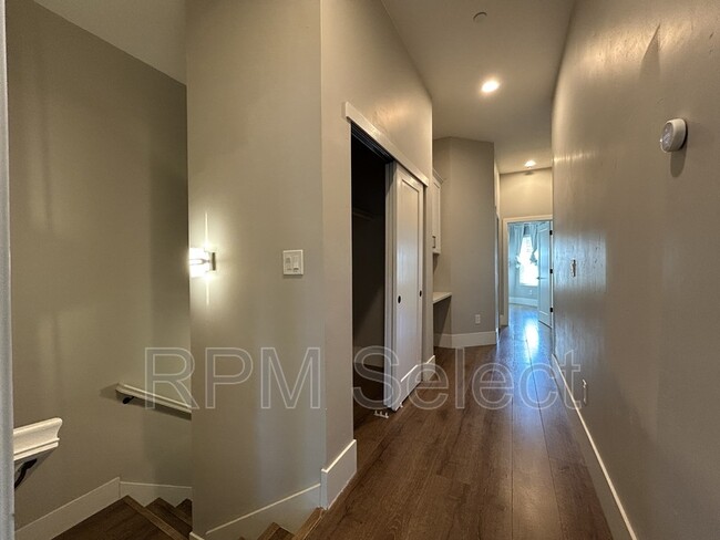 Building Photo - 519 8th St