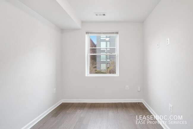 Building Photo - 1223 16th St NE