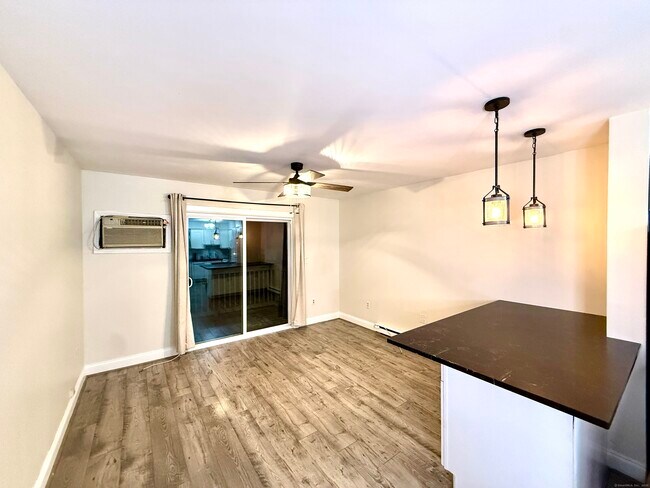 Building Photo - 133 Main St