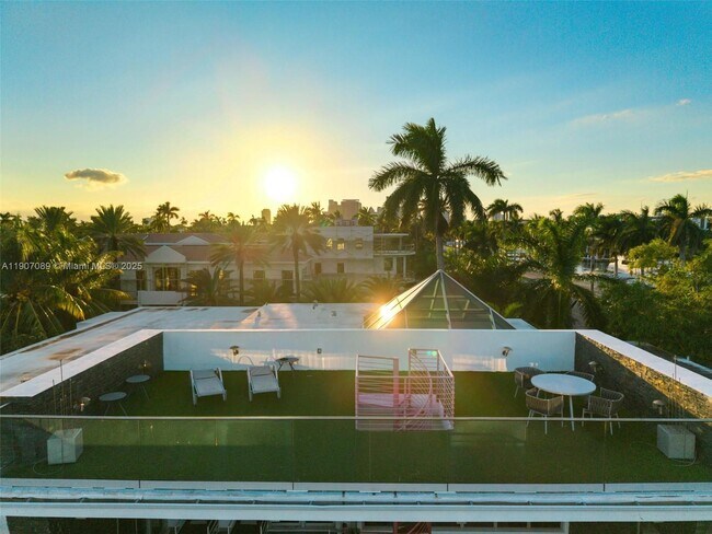 Building Photo - 300 Royal Plaza Dr