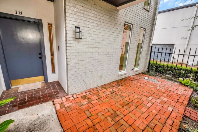 Building Photo - 1300 Augusta Dr