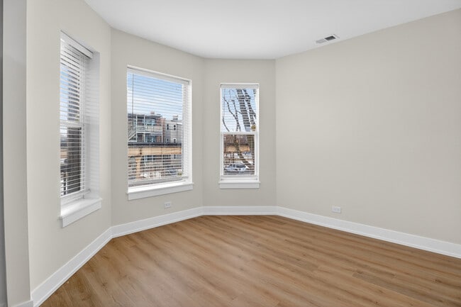 Building Photo - 4622 S Calumet Ave