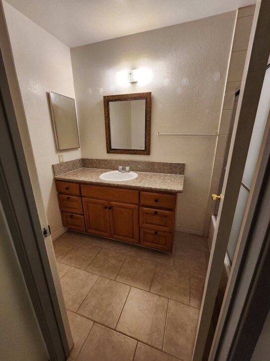 Building Photo - 1362 W Orange Grove Ave