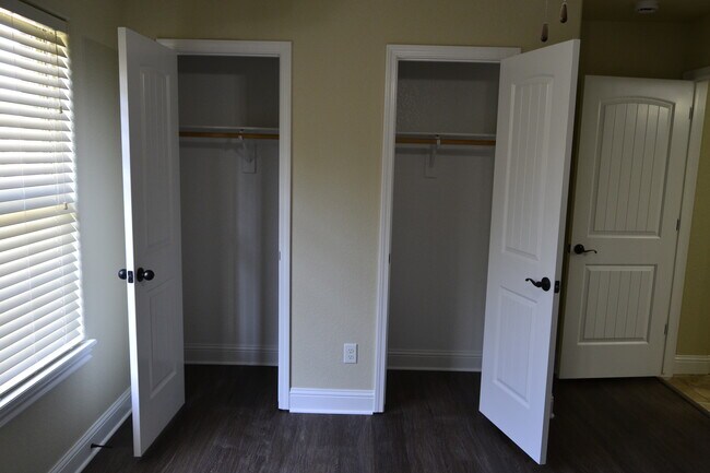 Building Photo - 1700 Been Rd